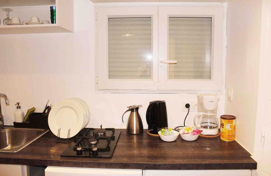Appartements Meublees A Cote De L'Aeroport Marseille Provence Marignane Dış mekan fotoğraf
